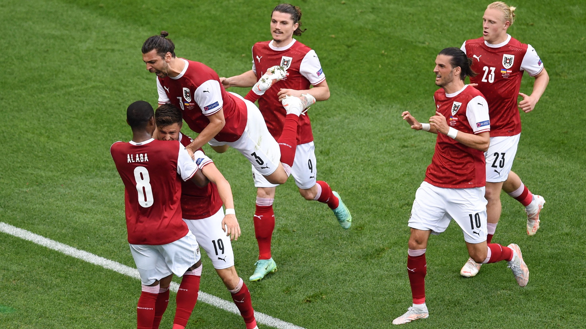 Austria celebrate Baumgartner goal vs Ukraine