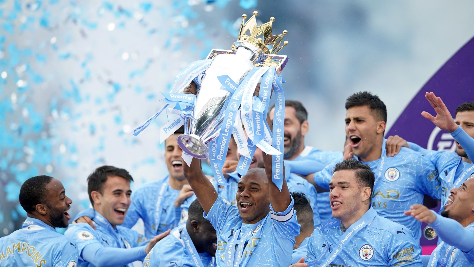 Fernandinho lift Premier League trophy Manhchester City