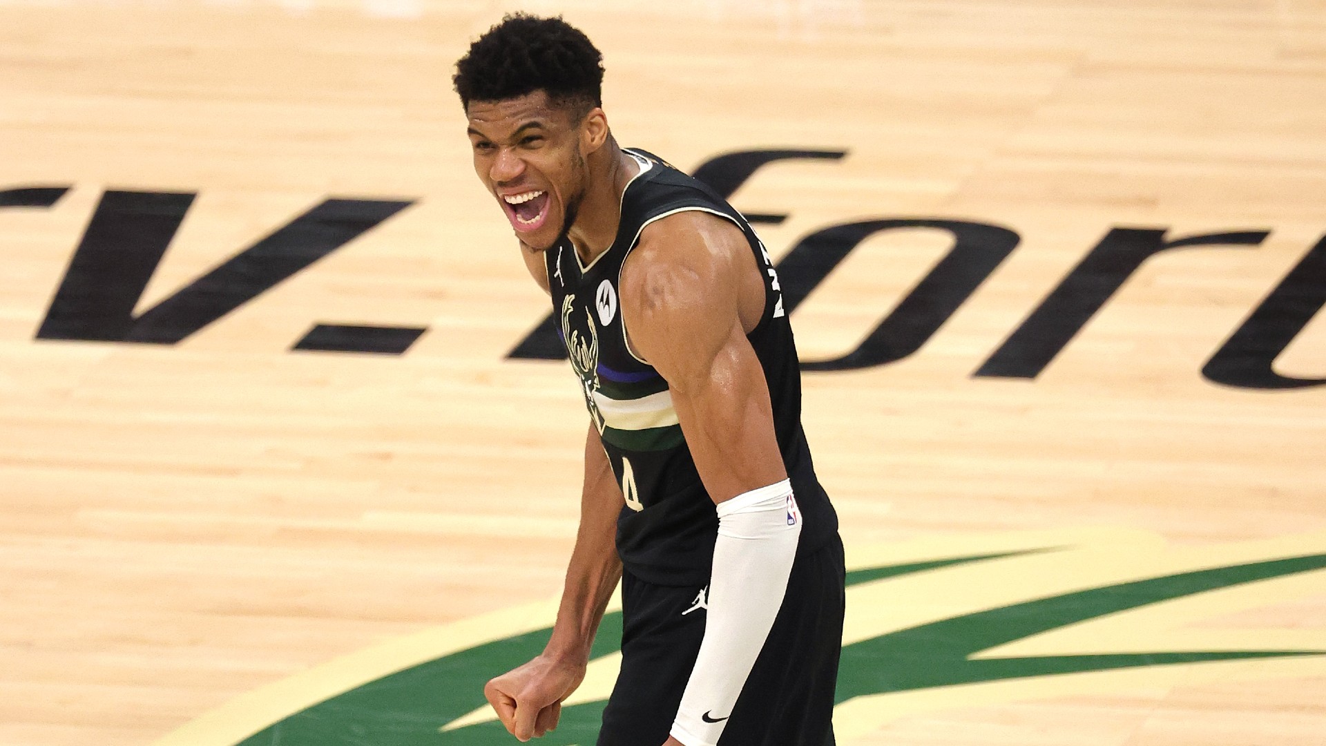 giannis-antetokounmpo-getty-072121-ftr.jpg