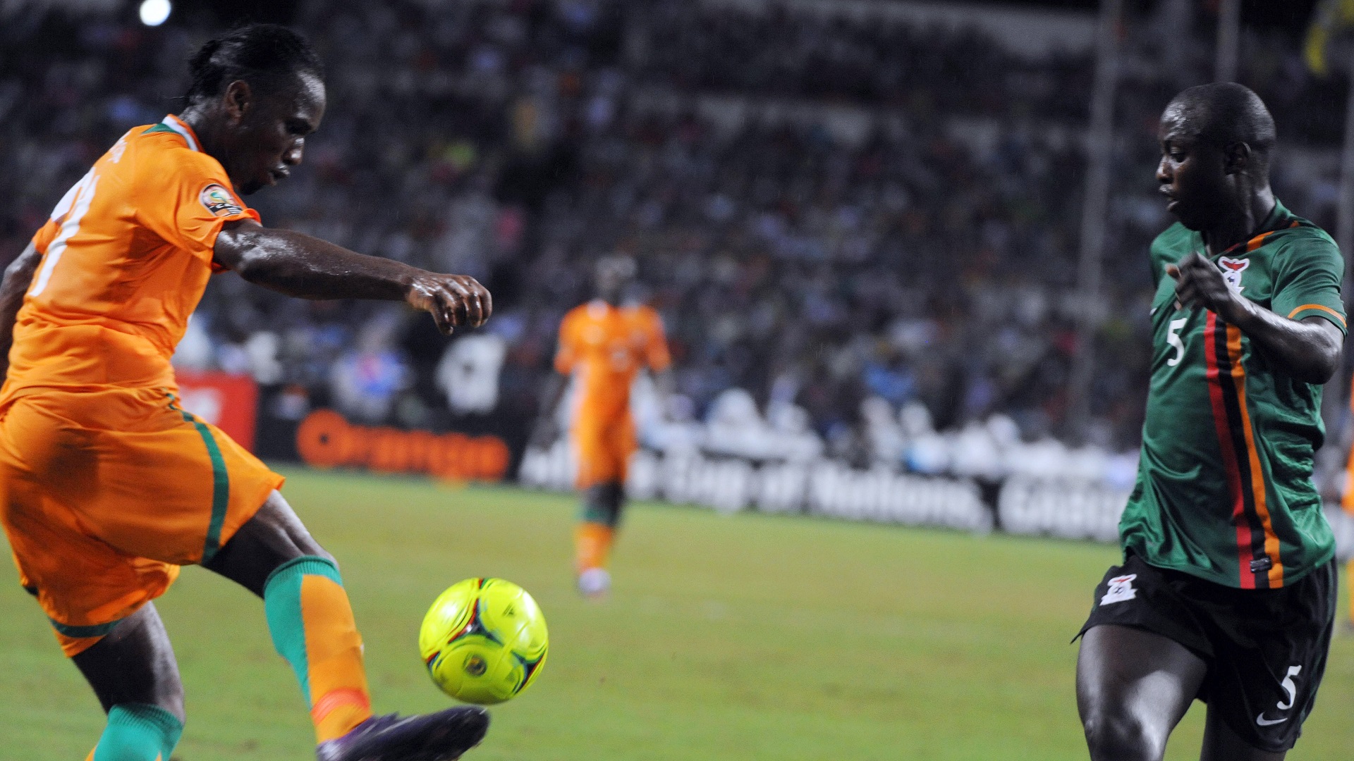 Didier Drogba (L) vies for the ball with Zambian defender Hichani Himoonde during the African Cup of Nations final football match between Ivory Coast and Zambia