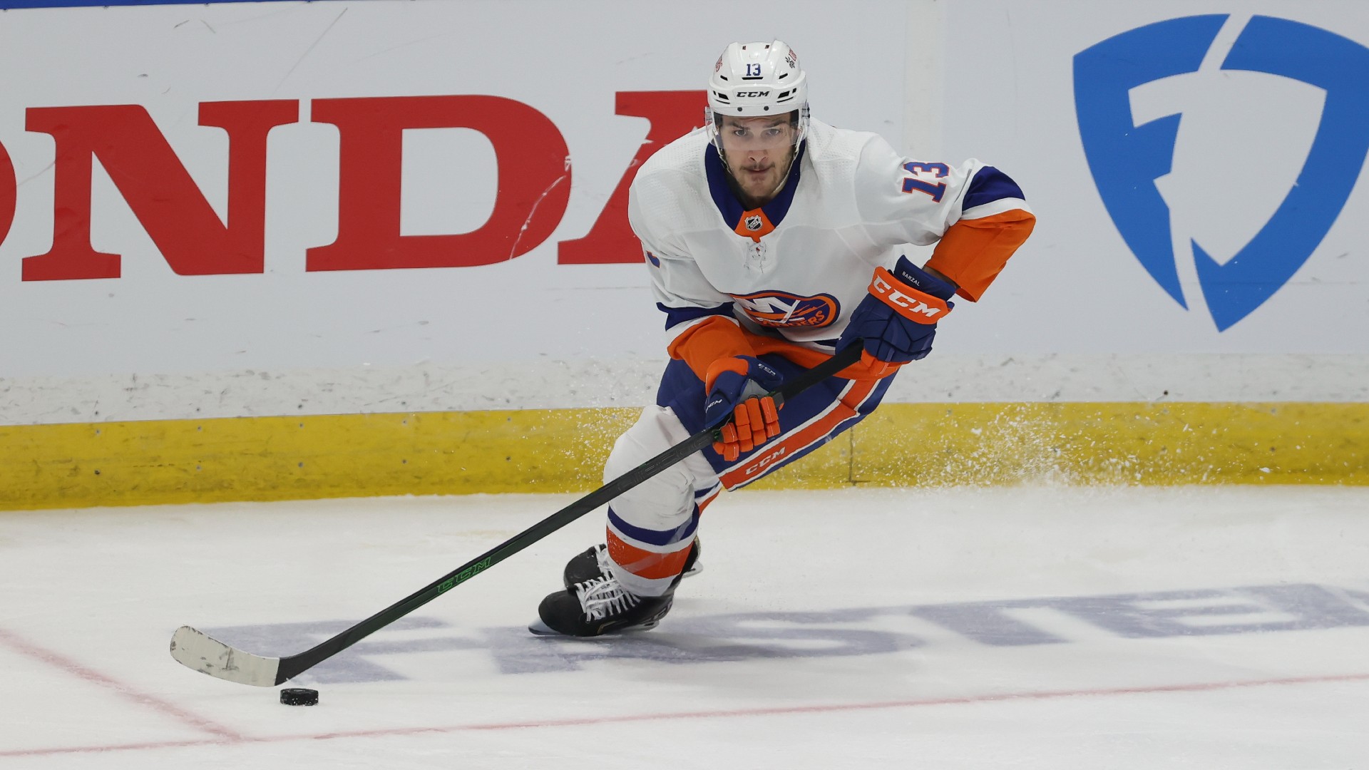 mat-barzal-islanders-062121-getty-ftr.jpeg