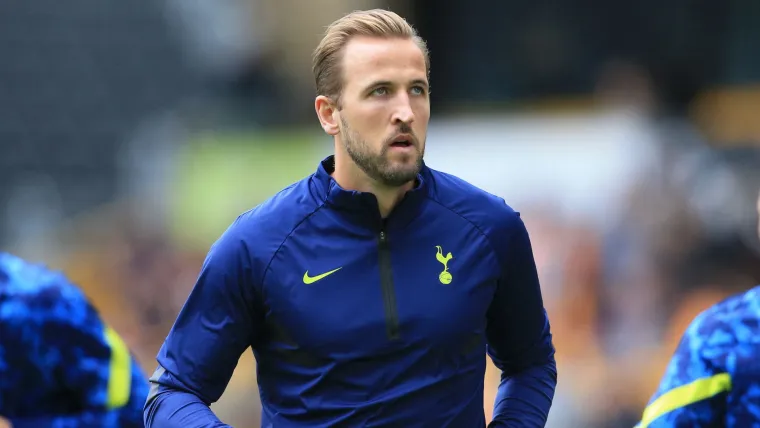 Harry Kane warming up